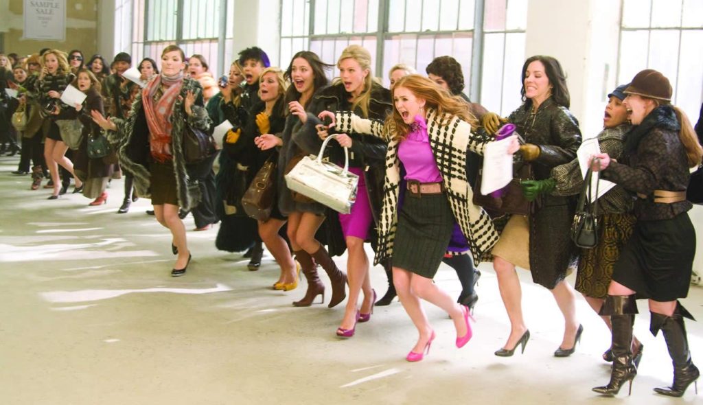 Shopping con le amiche si o no: in giro per saldi in compagnia o meglio sole?